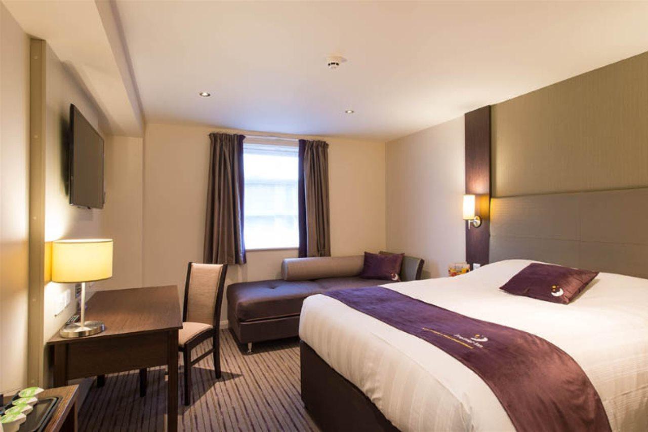 Premier Inn Newcastle City Centre Millennium Bridge Exterior foto