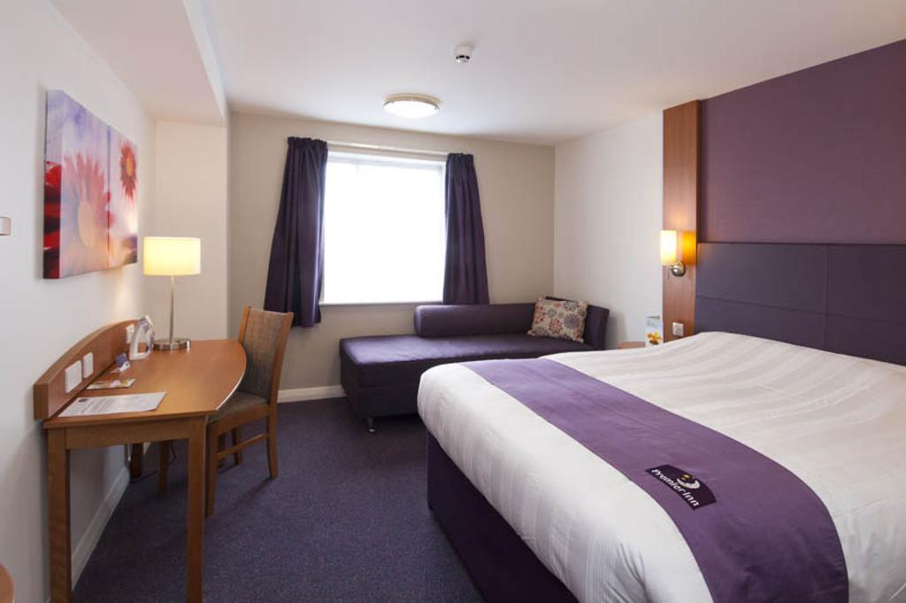 Premier Inn Newcastle City Centre Millennium Bridge Exterior foto