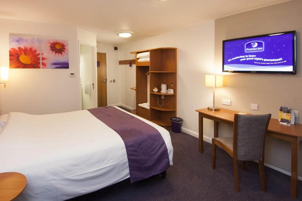 Premier Inn Newcastle City Centre Millennium Bridge Exterior foto
