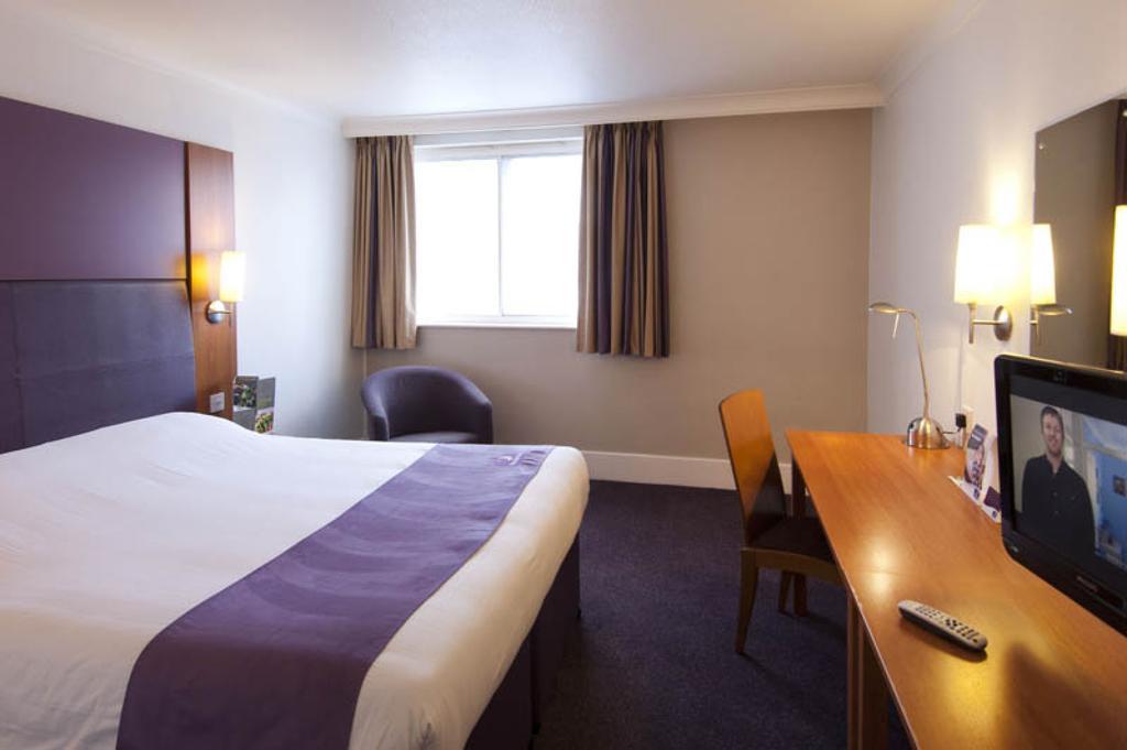 Premier Inn Newcastle City Centre Millennium Bridge Exterior foto